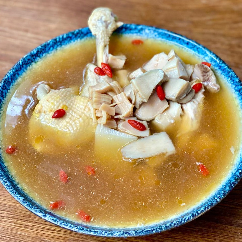 Double-boiled Free Range Chicken Soup With  American Conch And Dried Scallop - 4 Persons